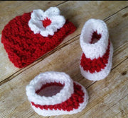 crochet baby hat and booties