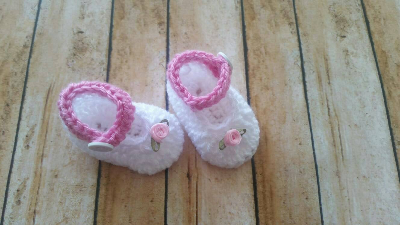 Crochet Baby Shoes, Baby Girl Shoes, Pink Mary Janes with Flowers, Girls' Shoes, Crochet Shoes, Baby Gift. Baby Shower Gift, Baby Reveal New